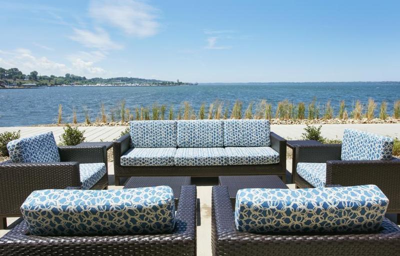 Courtyard By Marriott Erie Bayfront Hotel Exterior photo