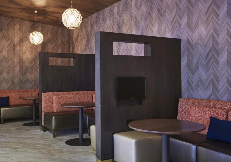 Courtyard By Marriott Erie Bayfront Hotel Exterior photo