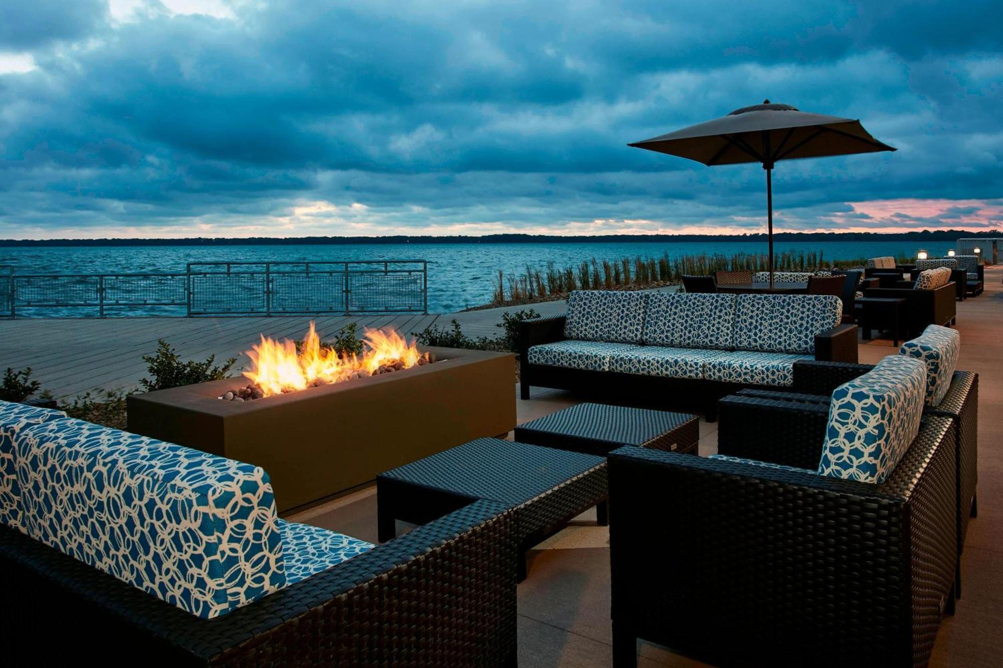 Courtyard By Marriott Erie Bayfront Hotel Exterior photo