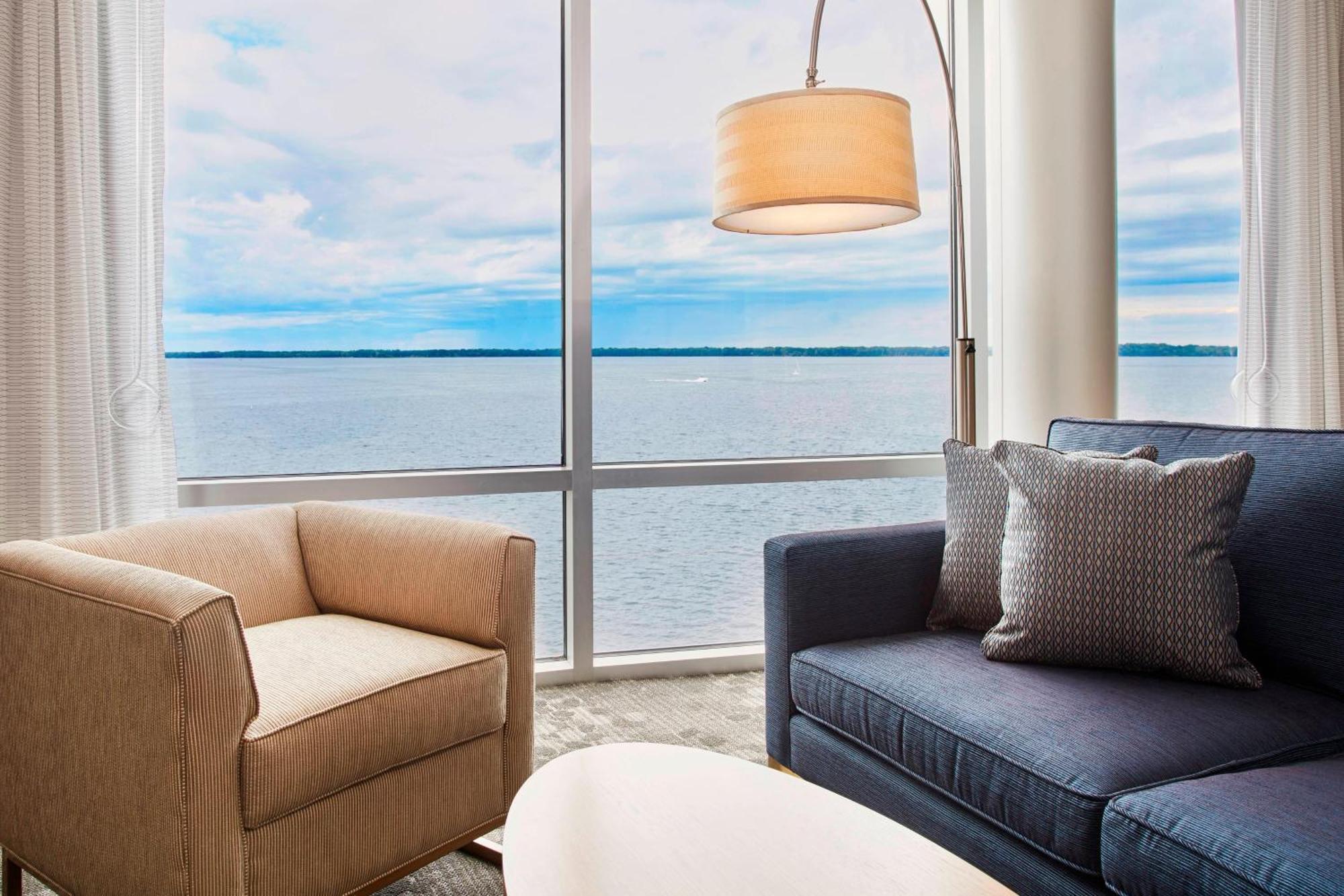Courtyard By Marriott Erie Bayfront Hotel Exterior photo