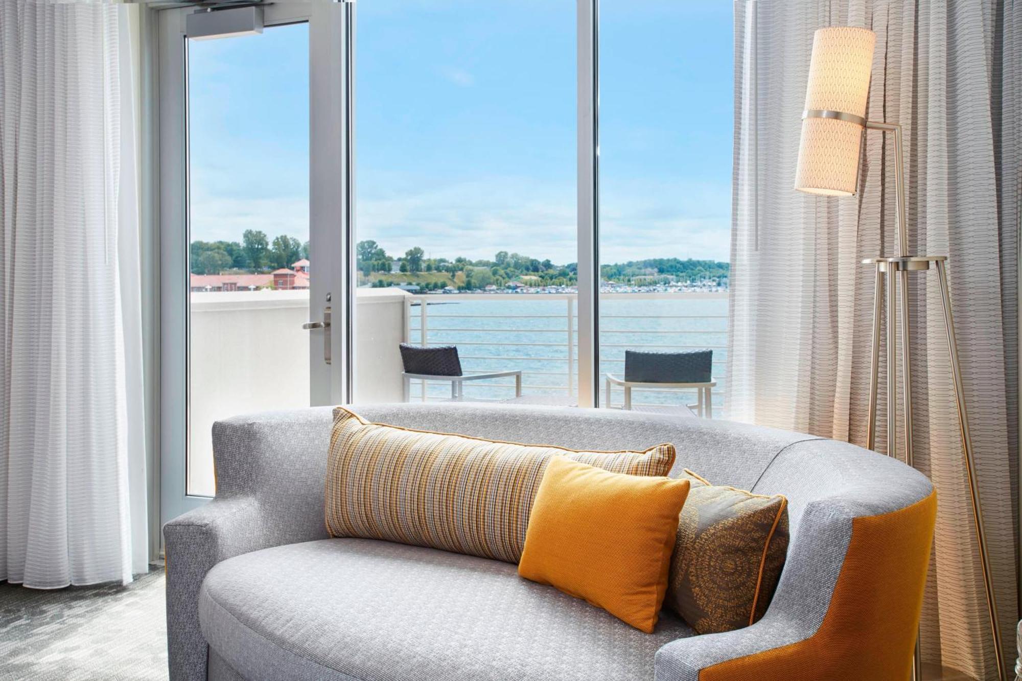 Courtyard By Marriott Erie Bayfront Hotel Exterior photo