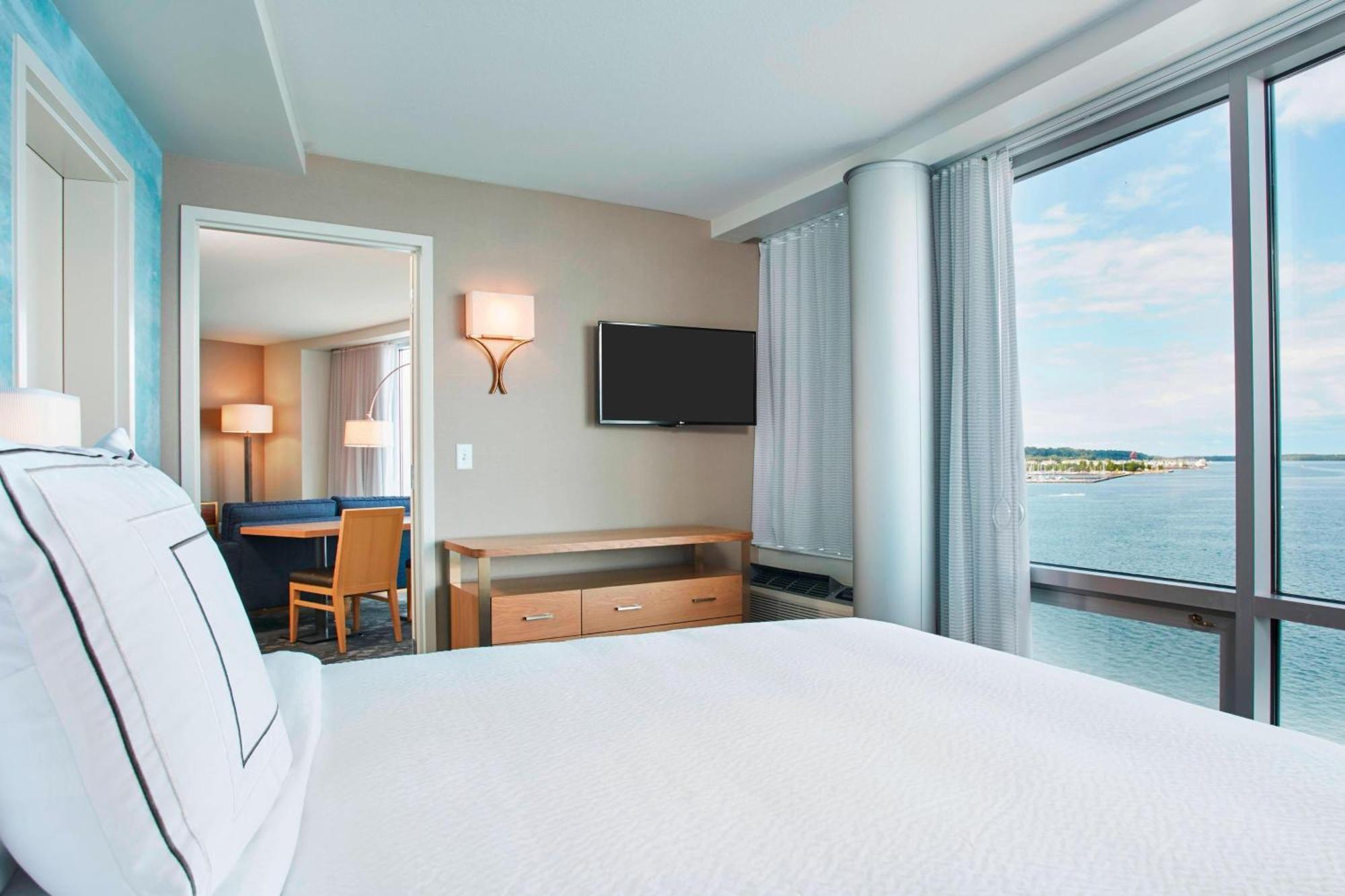 Courtyard By Marriott Erie Bayfront Hotel Exterior photo