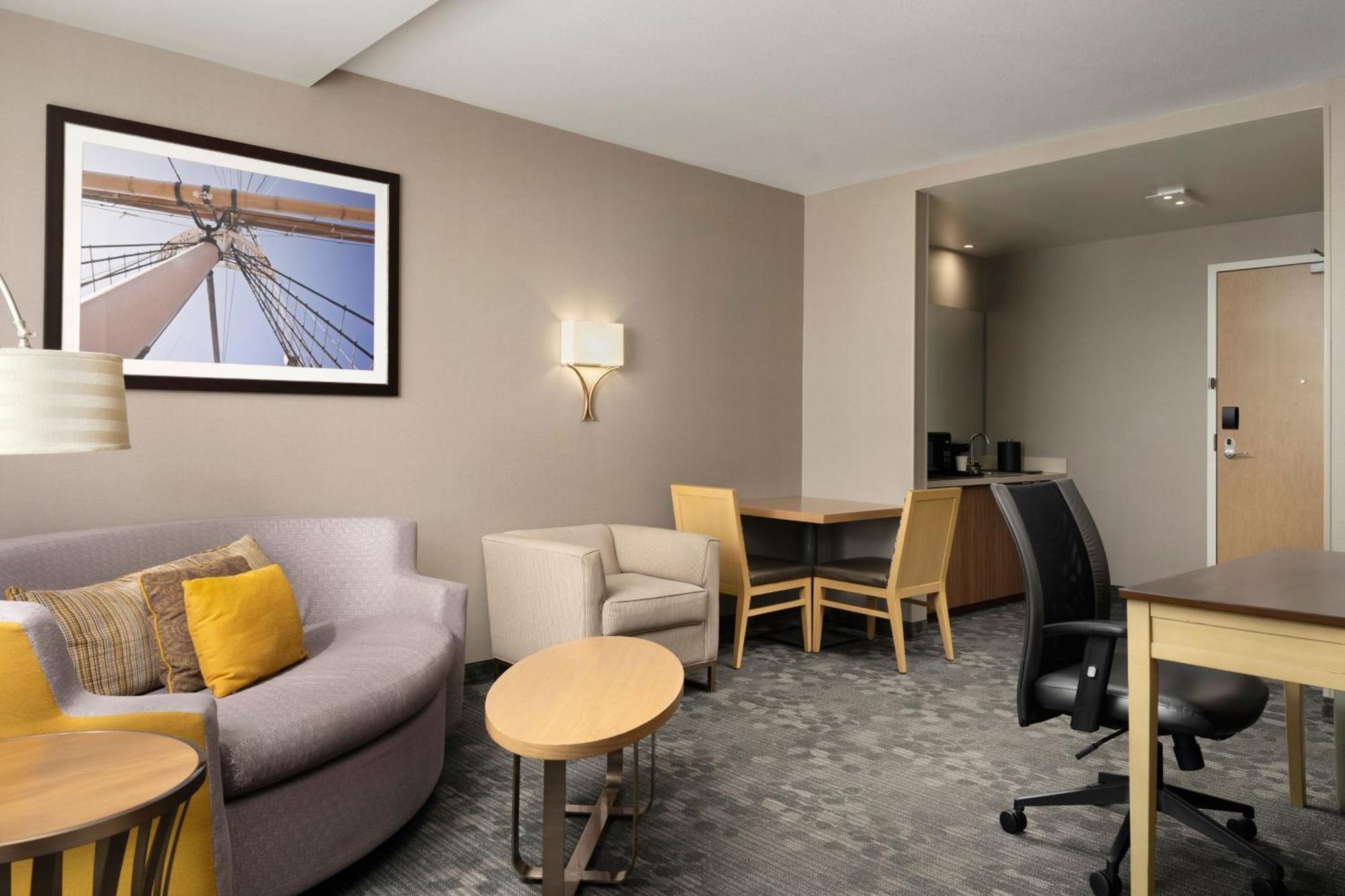 Courtyard By Marriott Erie Bayfront Hotel Exterior photo