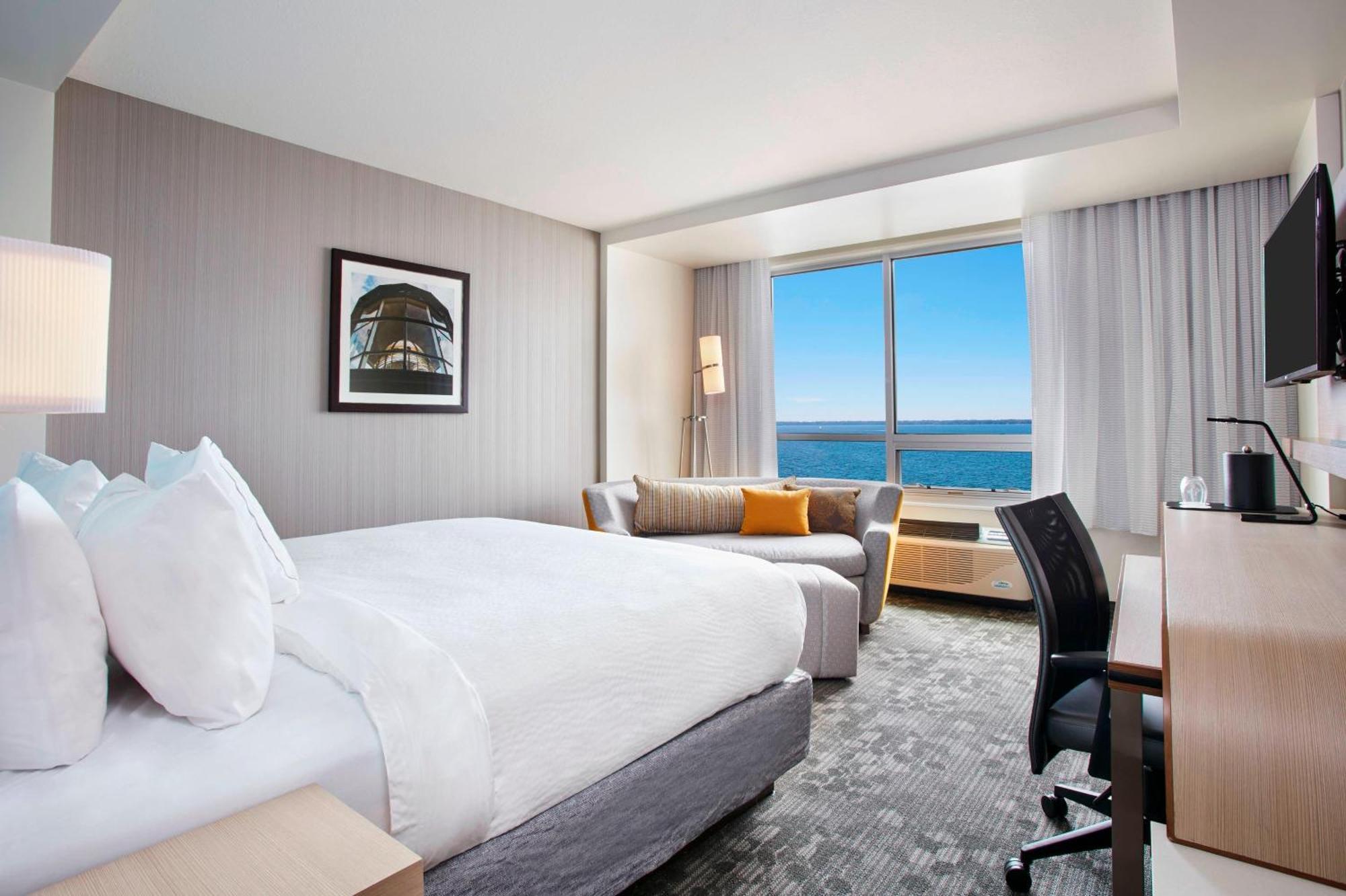 Courtyard By Marriott Erie Bayfront Hotel Exterior photo