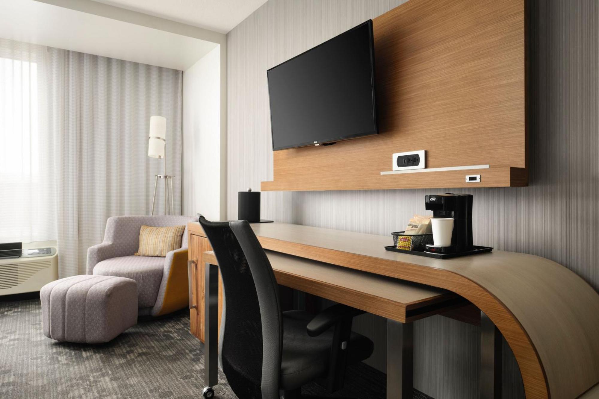 Courtyard By Marriott Erie Bayfront Hotel Exterior photo