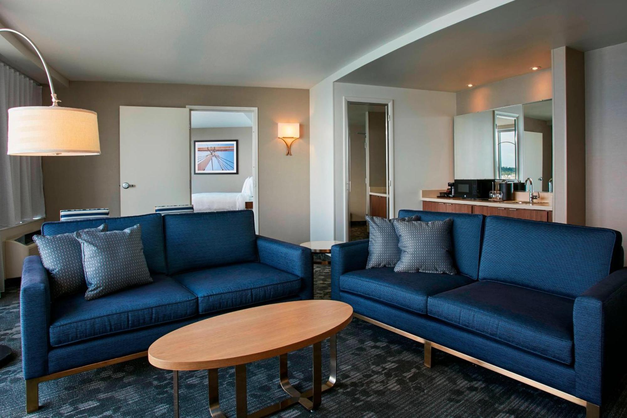 Courtyard By Marriott Erie Bayfront Hotel Exterior photo