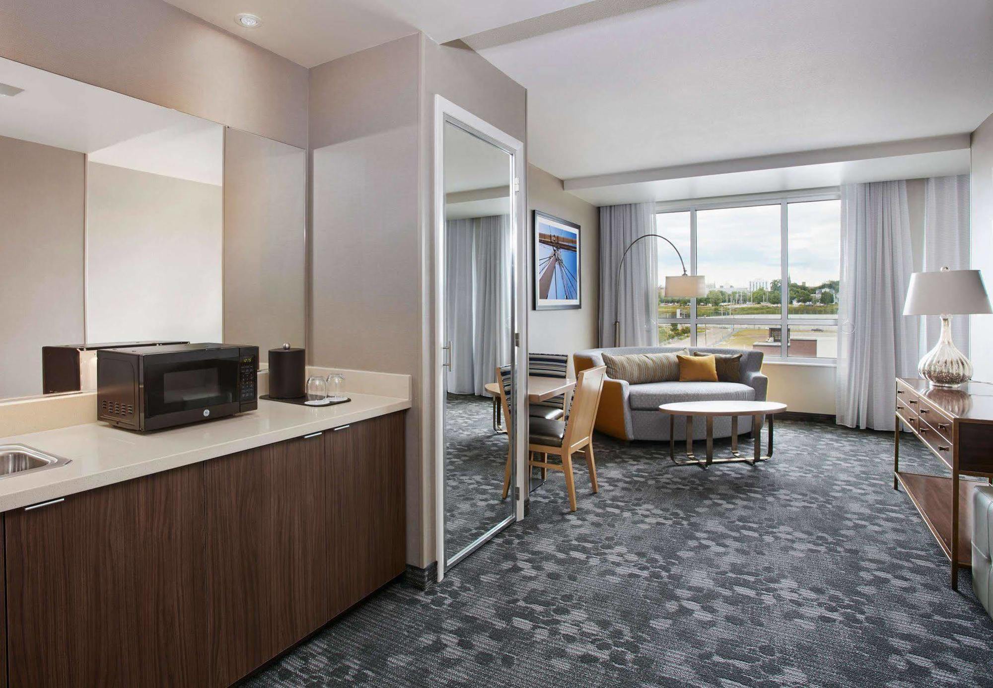 Courtyard By Marriott Erie Bayfront Hotel Exterior photo